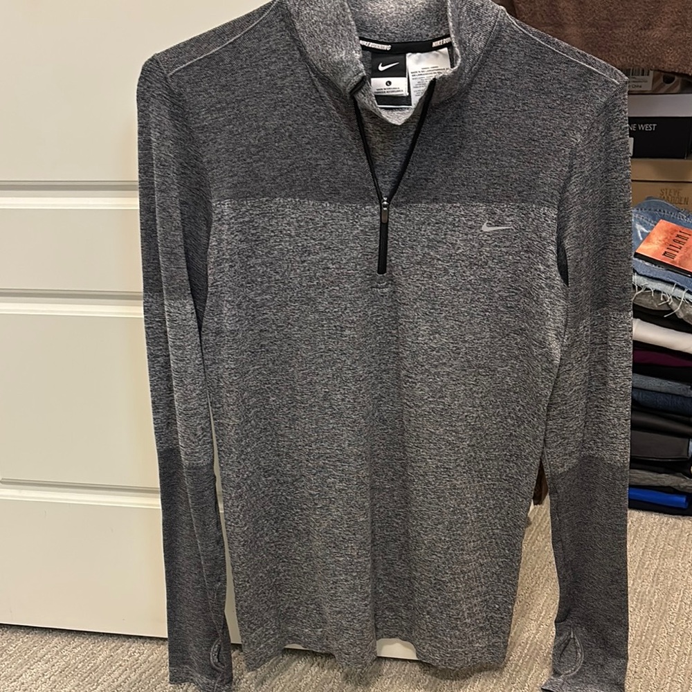 Nike women’s Gray running pullover